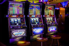 Tampilan meja Free Bet Blackjack fair77 dengan dealer profesional dan antarmuka taruhan yang jelas